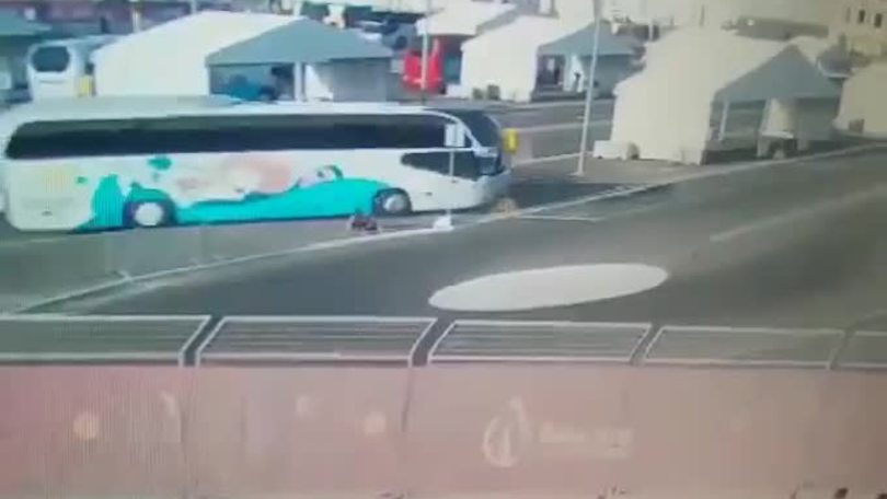 Paura a Baku, tre atlete investite da un bus