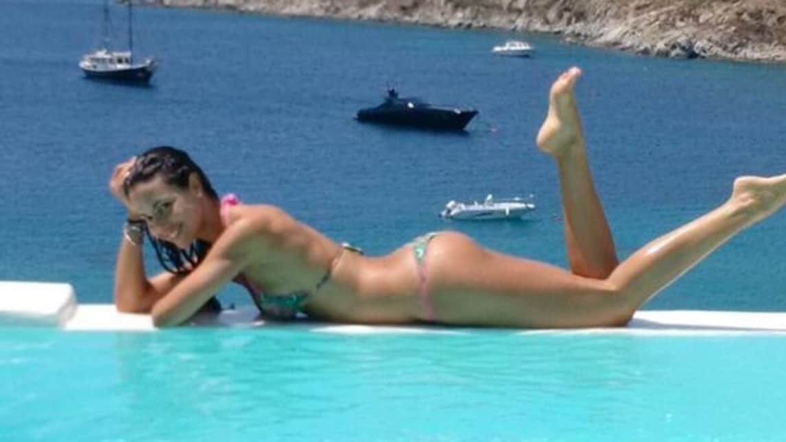 Sexy relax per la Barriales: che incanto a bordo piscina