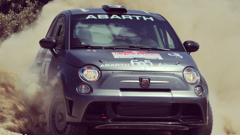 Biasion al volante della Abarth 695 Biposto R: foto