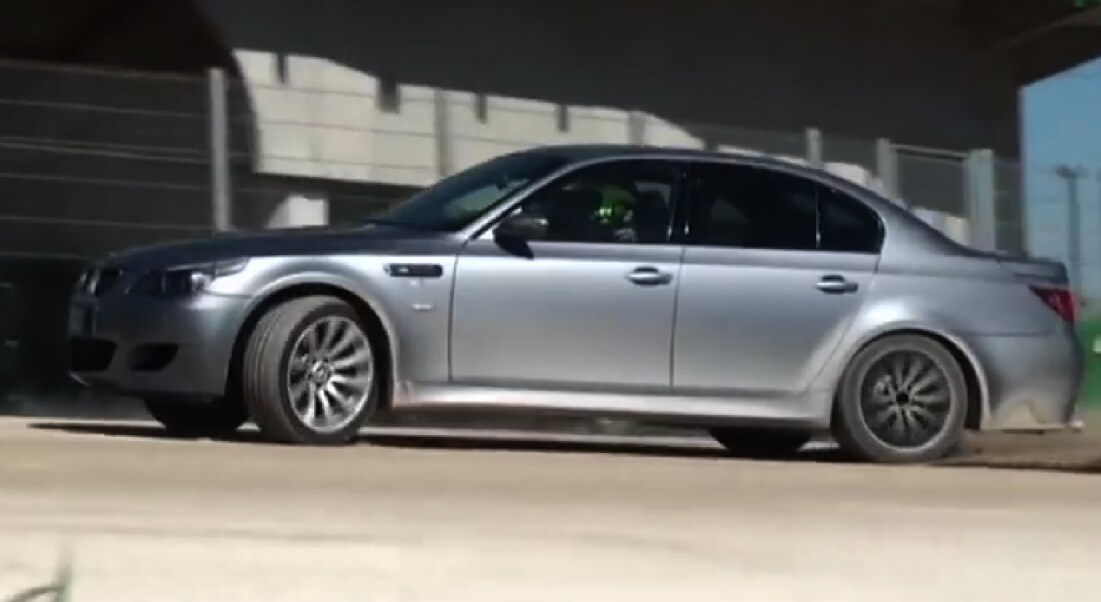 Rossi fa i “traversi” a Misano con la BMW M5