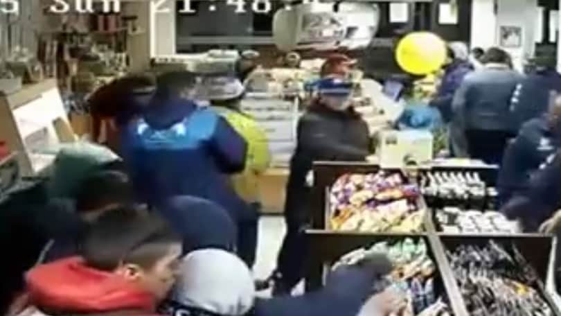 Argentina, ultras svuotano autogrill in 5 minuti