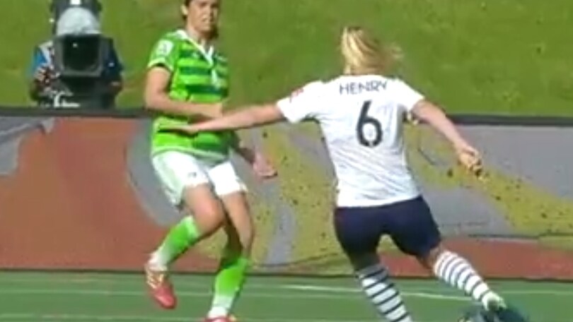 Amandine Henry, un gol da sogno per la Francia