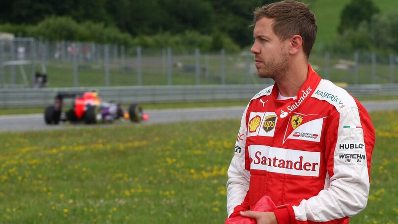 Gp Austria: Vettel comanda seconde libere, ma chiude ai box per problemi al cambio