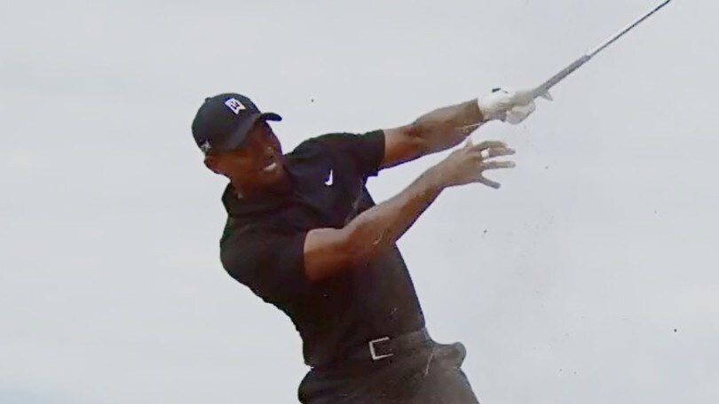 Tiger Woods, che tiraccio: perde la mazza da golf