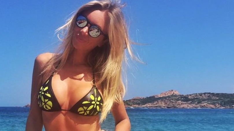 Sexy Laura Cremaschi. Dà il benvenuto all'estate