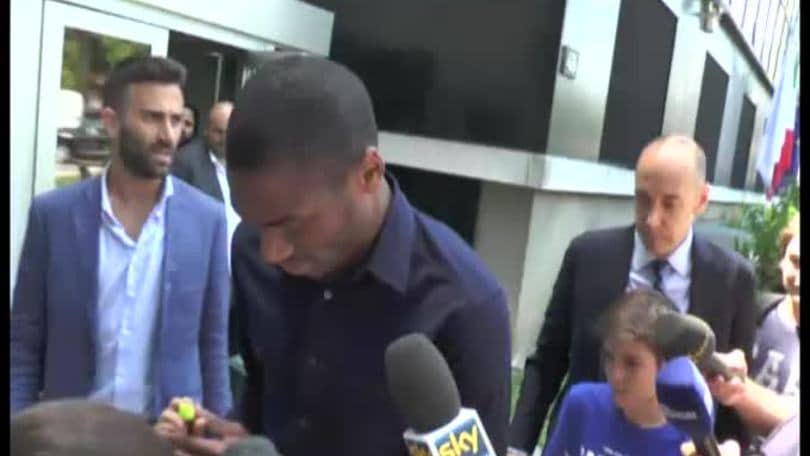 Primi autografi e foto ricordo per Kondogbia