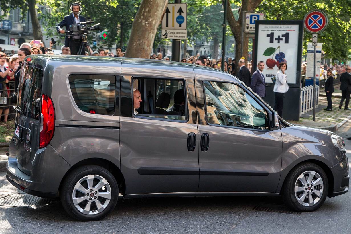 Papa Francesco a Torino con Fiat Doblò