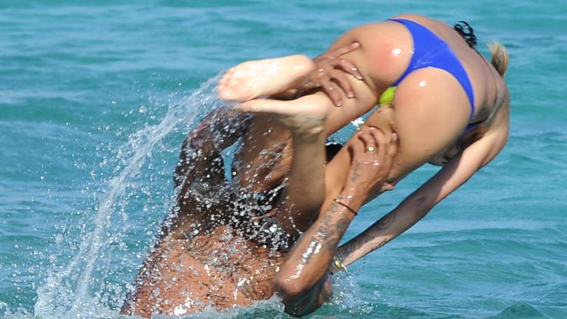 Satta acrobatica al mare