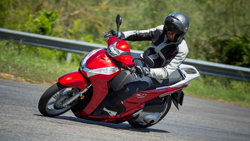 Honda SH300i ABS: foto dinamiche