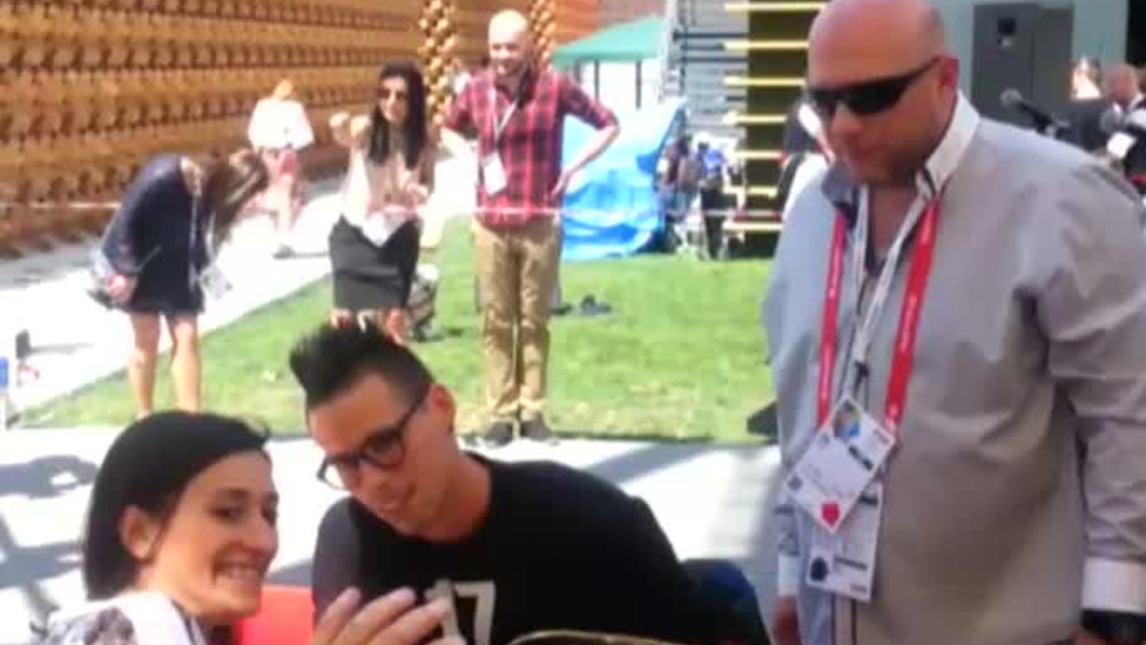 Hamsik firma autografi all'Expo