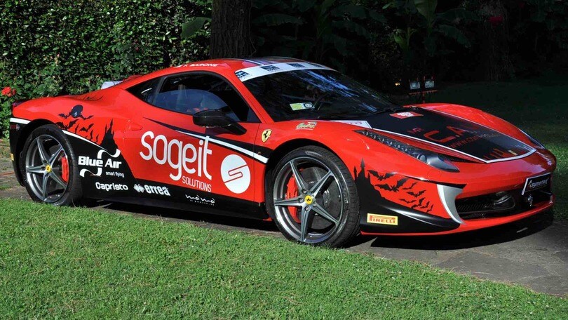 La Ferrari si veste da Dracula per il record