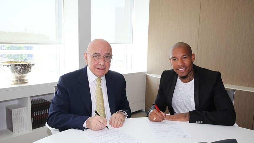 Ufficiale: Milan, De Jong rinnova fino al 2018