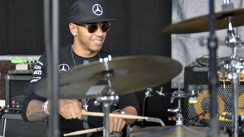 F1, Hamilton a lezione di galateo dalla Regina