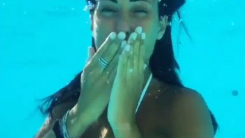 Il bacio sott'acqua di Federica Nargi