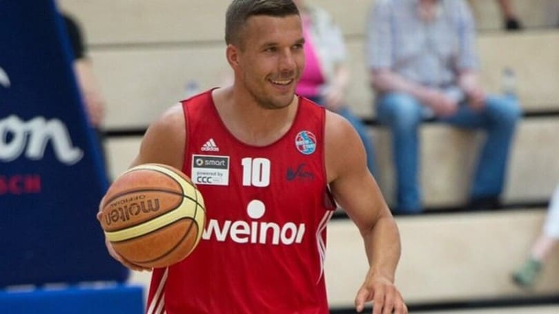 Dopo l'addio all'Inter Podolski si dà al basket