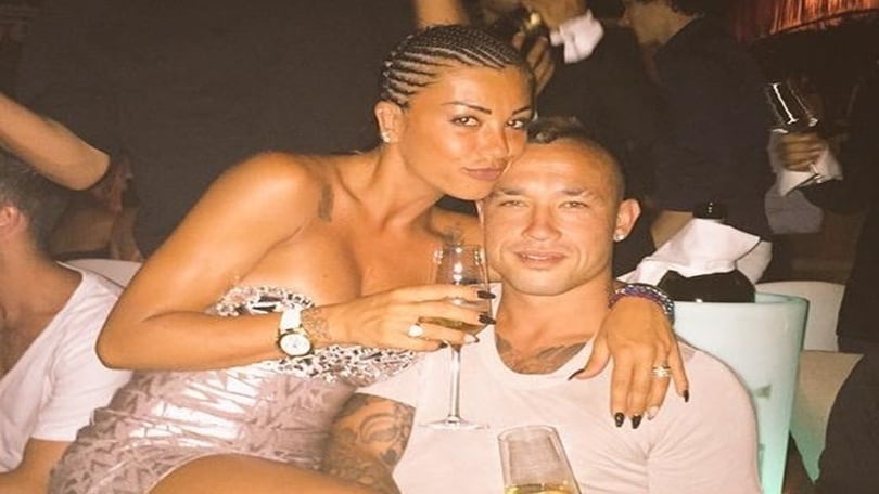 Ibiza è giallorossa: Nainggolan, che festa con la moglie!