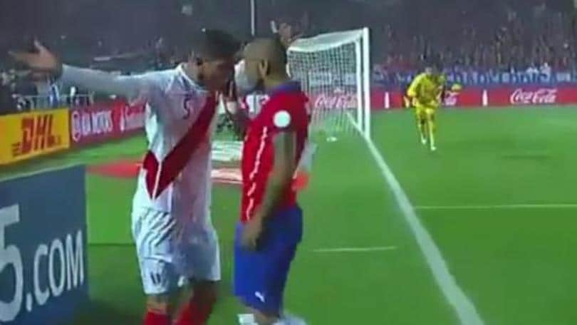 Vidal, manata a Zambrano. L'arbitro sorvola