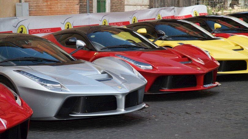 Roma, passione Ferrari con la “Cavalcata”