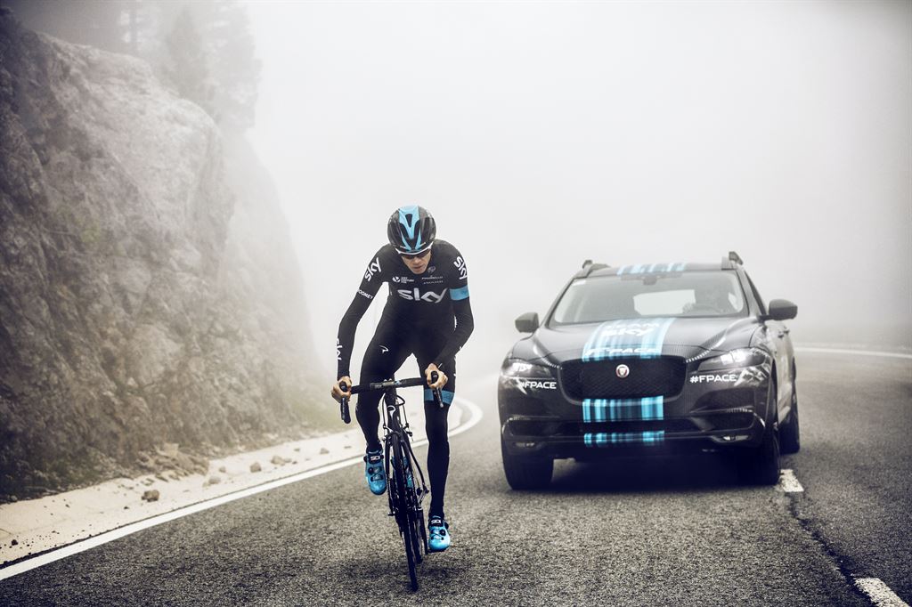 Jaguar F-Pace, il nuovo SUV al Tour de France