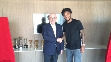 Milan, Luiz Adriano è rossonero: firma con Galliani