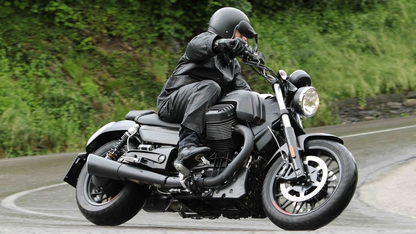 Moto Guzzi Audace: guerriera della notte