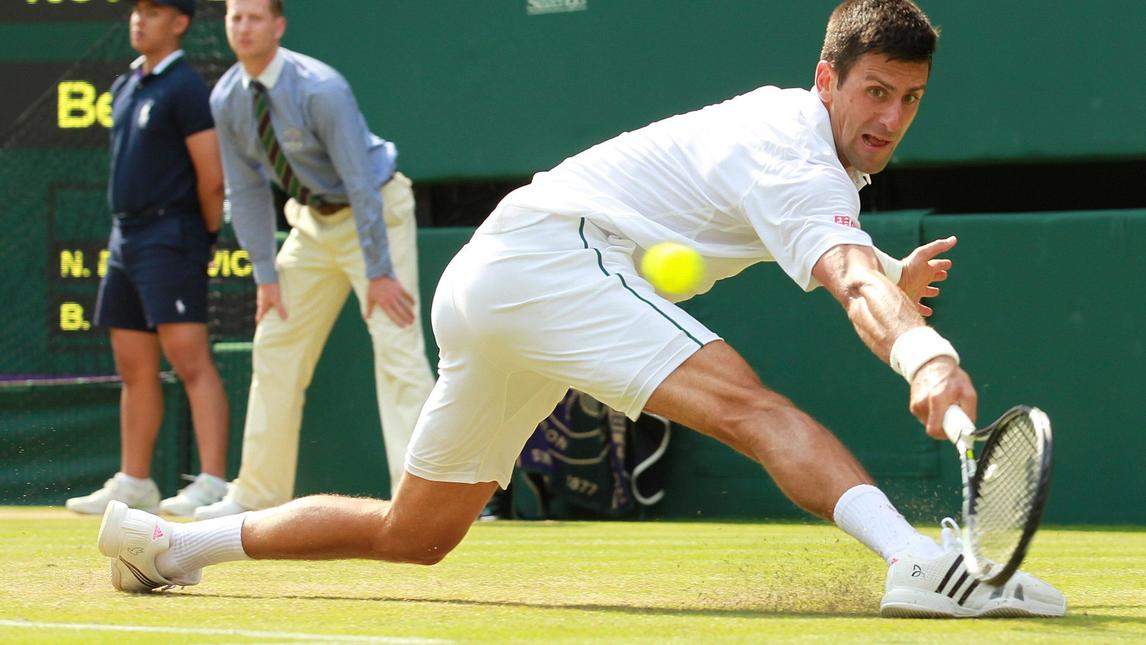 Djokovic, che spaccate a Wimbledon!