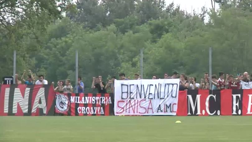 Milan: i tifosi esaltano MIhajlovic