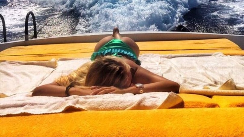 La "buona domenica" sexy di Laura Cremaschi