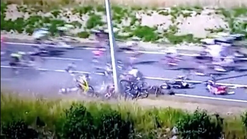 Tour de France, caduta pazzesca