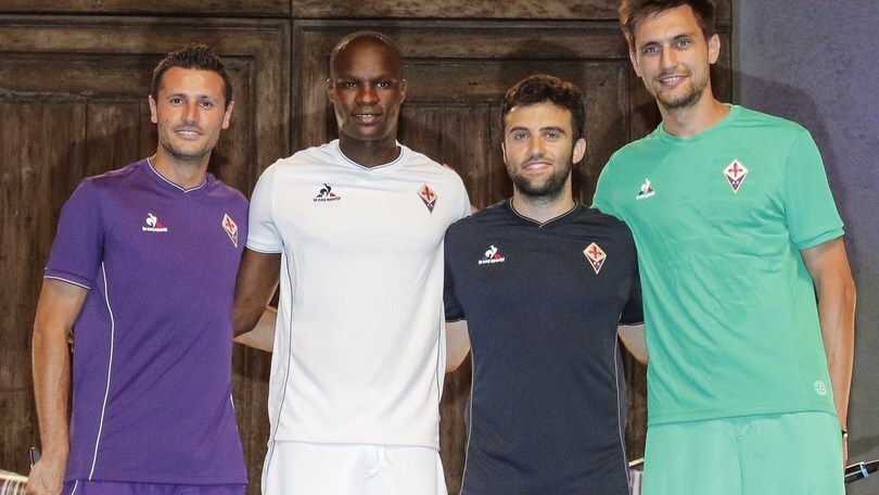 Nuova maglia Fiorentina, festa per Rossi e Paulo Sousa