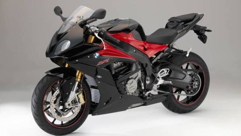 BMW aggiorna i colori per la gamma moto 2016