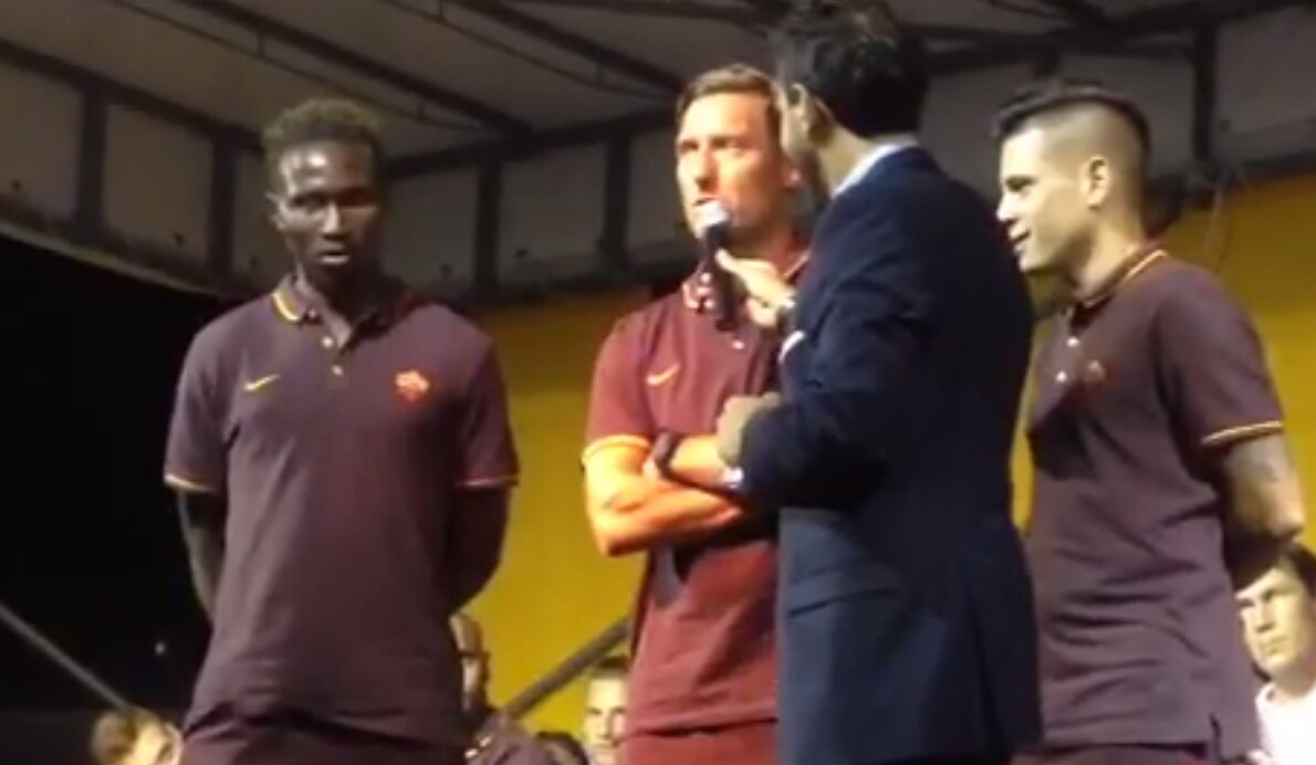 Totti: «L'ultimo derby? Ho fatto solo le maglie...»