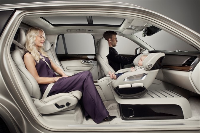 Volvo inventa il super segiolino auto. Video