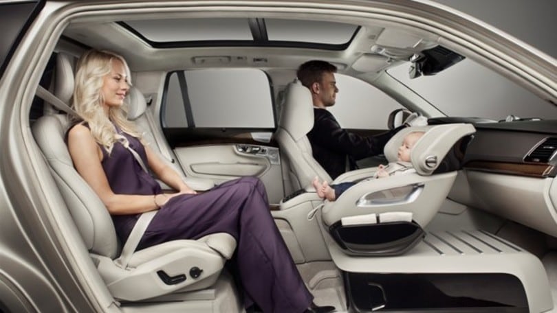 Volvo inventa il super segiolino auto. Video