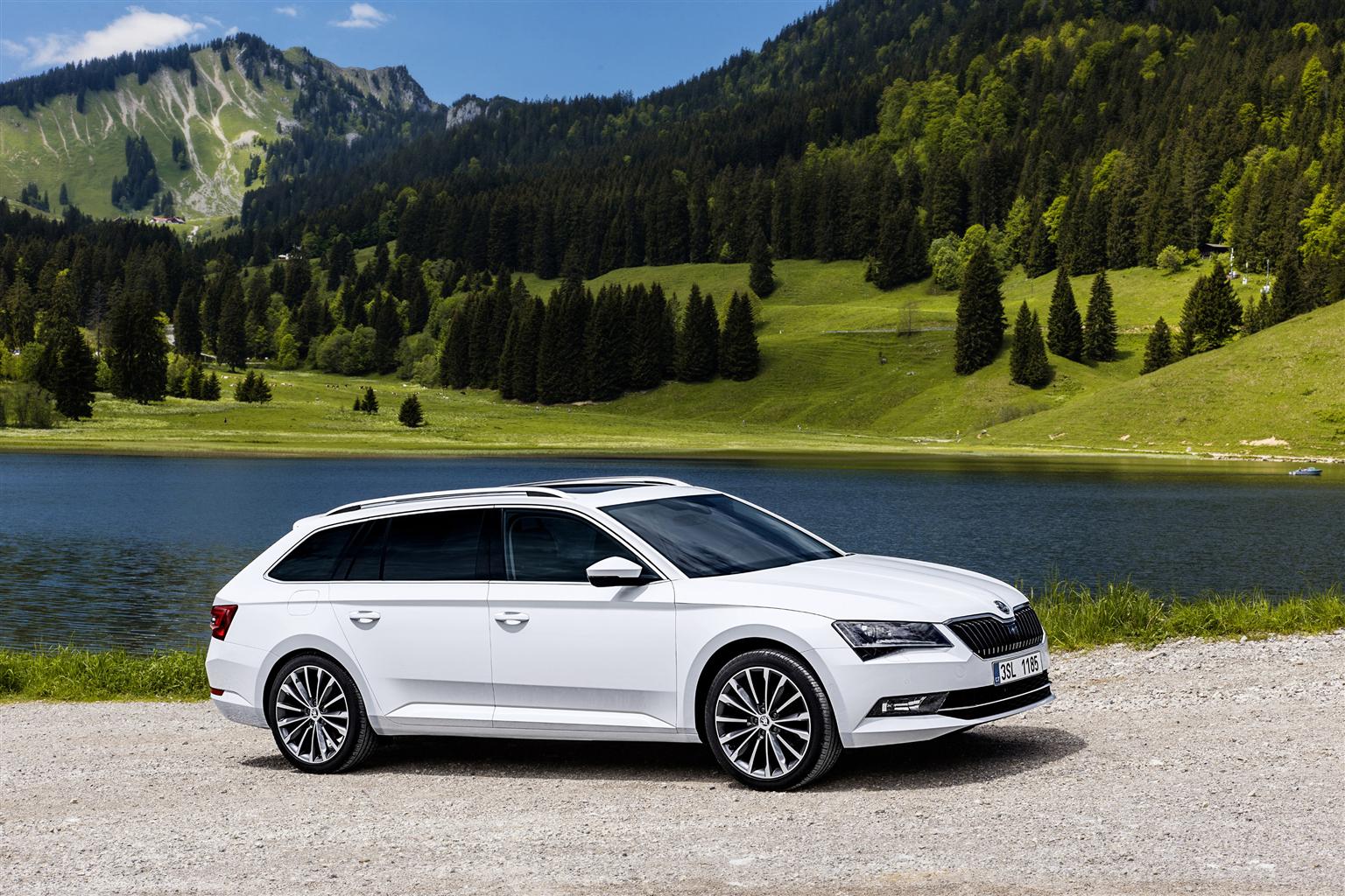 Skoda Superb Wagon, arriva a ottobre