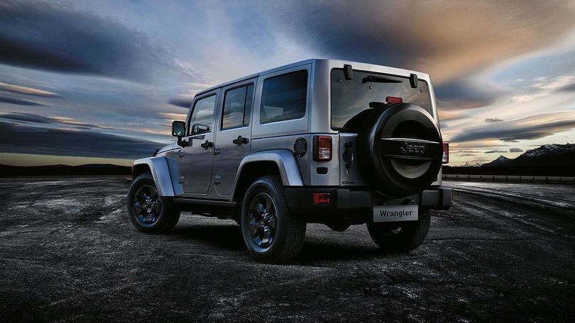 Jeep Wrangler Black Edition, foto e prezzi