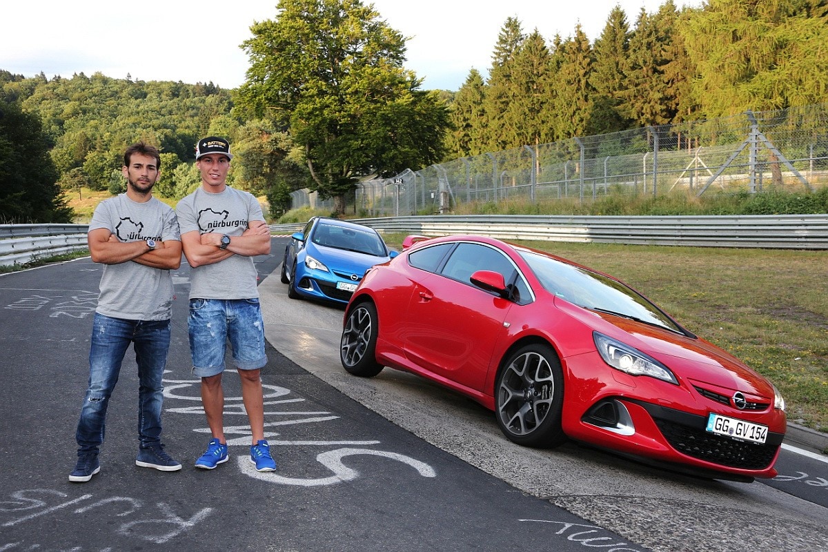 Espargarò e Cardús in pista su Opel Astra OPC