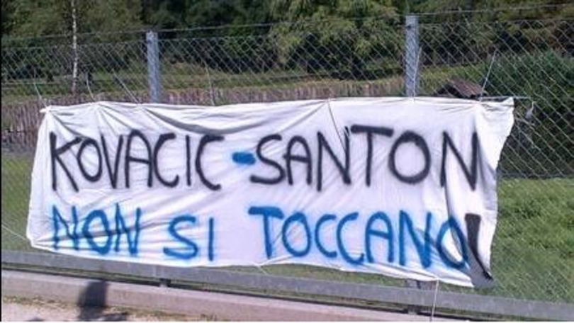 Inter, striscione tifosi: «Santon e Kovacic non si toccano»