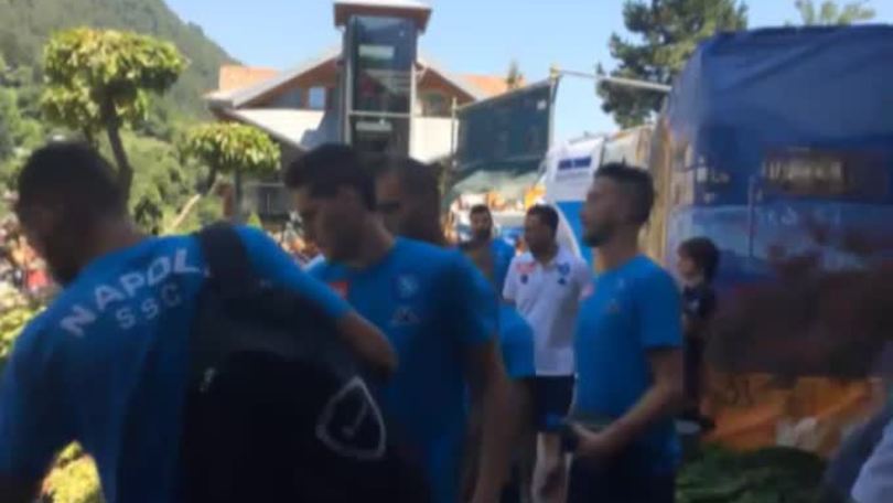 Ritiro, Napoli: l'arrivo della squadra e dello staff