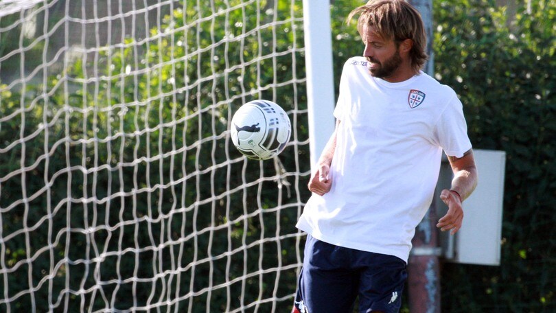 Il Cagliari si allena ad Assemini: c'è anche Storari in campo