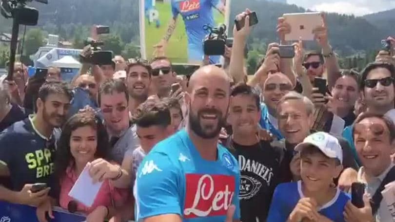 Napoli, il video-selfie di Pepe Reina con i tifosi