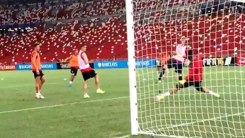 Cech è ancora il top: che parate in allenamento!