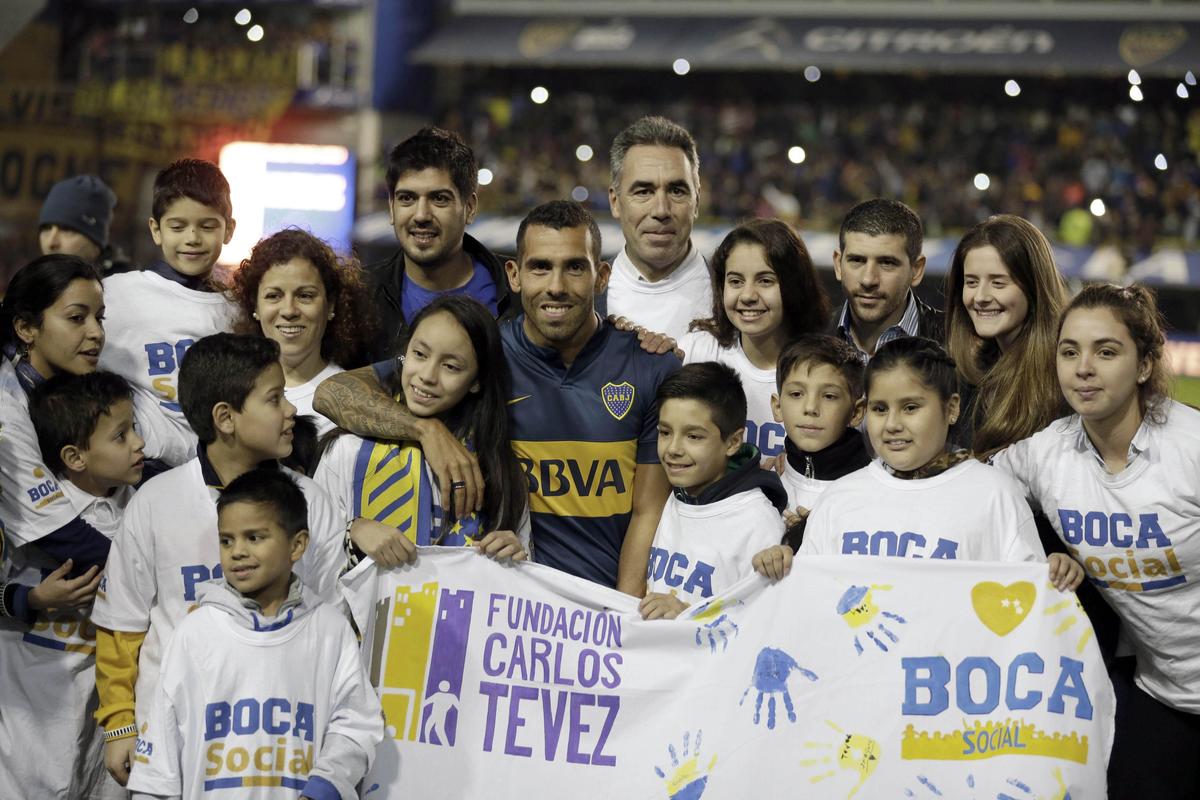 Festa Tevez rovinata. Rubato il cibo per i poveri
