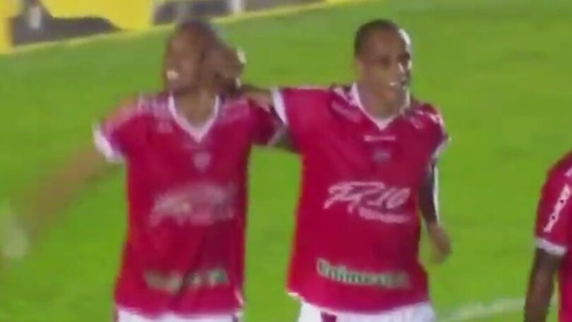 Clamoroso Rivaldo: segna a 43 anni con il figlio