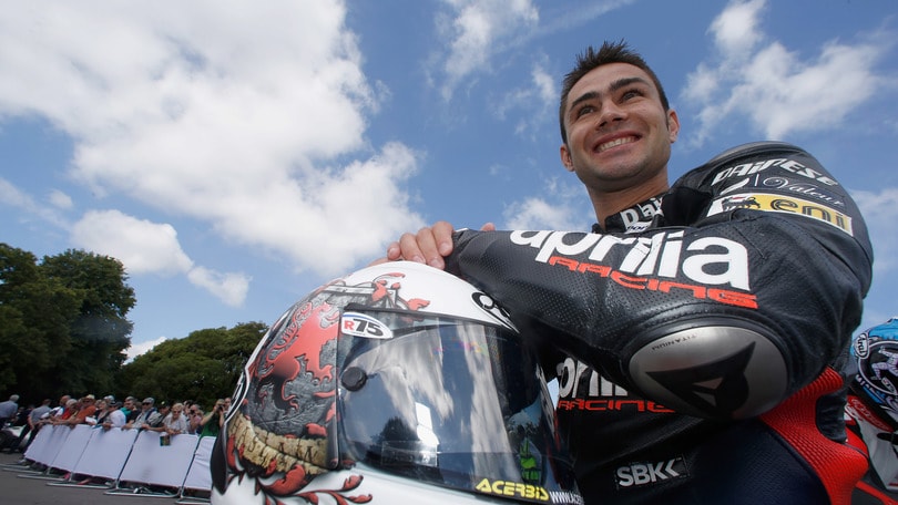 SBK, Leon Haslam lascia l'Aprilia
