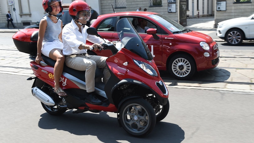 Enjoy: parte a Milano lo scooter sharing con Piaggio MP3