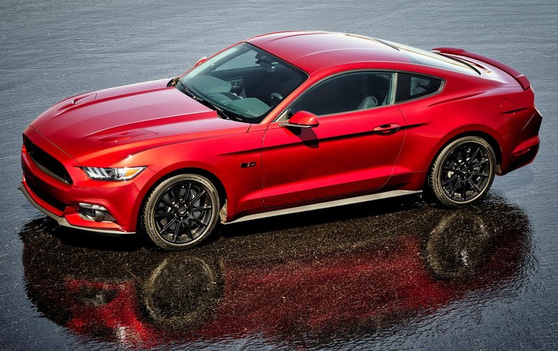 In pista con la Ford Mustang GT: il regista sei tu