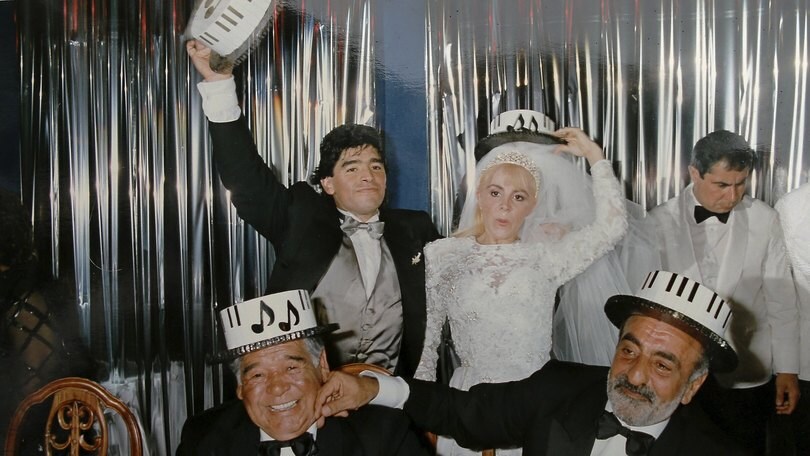 Maradona denuncia l'ex moglie: dal patrimonio mancano 8 milioni