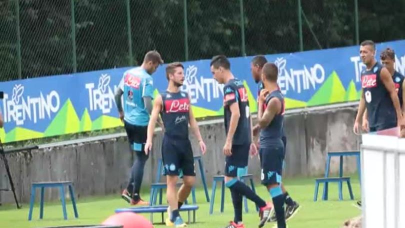 Napoli, allenamento sul tappeto elastico