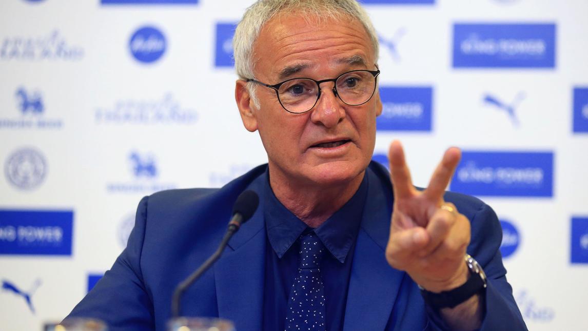 Leicester City, ecco Ranieri. New look e cravatta a pois!